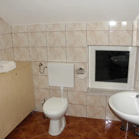 Gasthuis And Restaurant Ana 3*